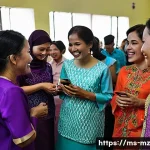 Home 21 내러티브 건강법의 사회적 실천 방법 - **Prompt Title: Community Health Stories in a Malaysian 'Balai Raya'**
* **Subject**: A divers...
